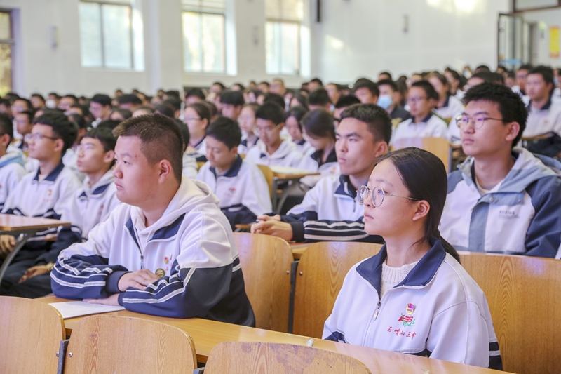 首届石嘴山市少年作家班启动典礼正在市第三中学实行(图1)